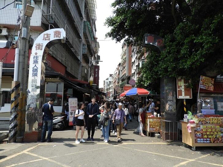 淡水老街入口