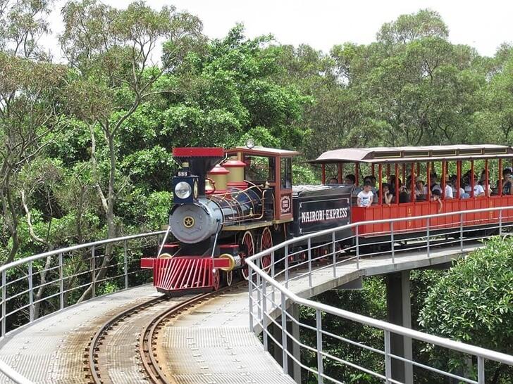 六福村野生動物園的遊園列車