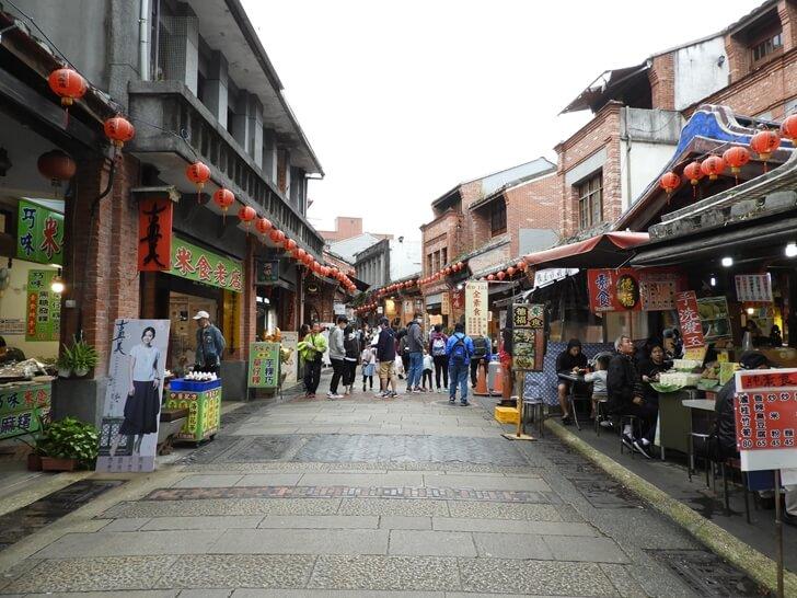 好不容易等到有空檔的老街