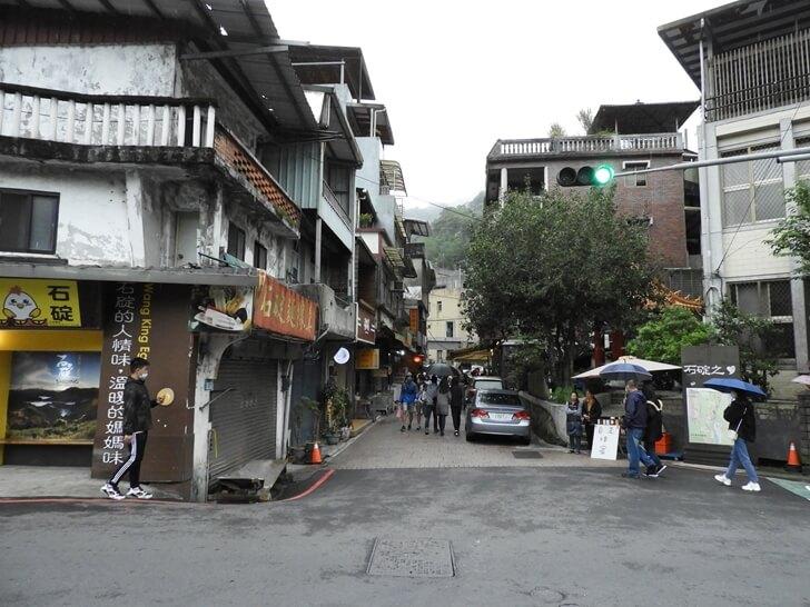 準備進入石碇老街的東街