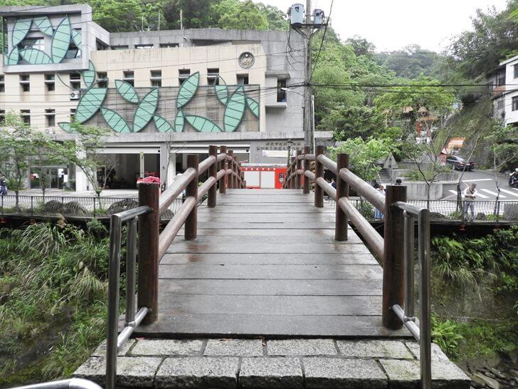 崩山溪上的小橋
