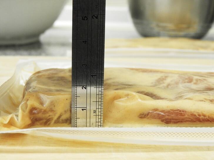 厚度最厚的地方大約1.5公分