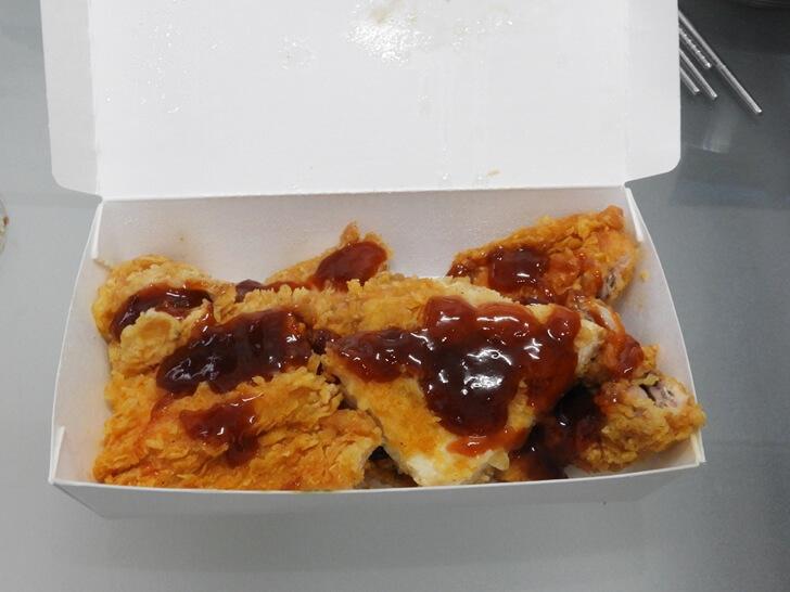 這泰式雞排吃起來的口感真的很不一樣