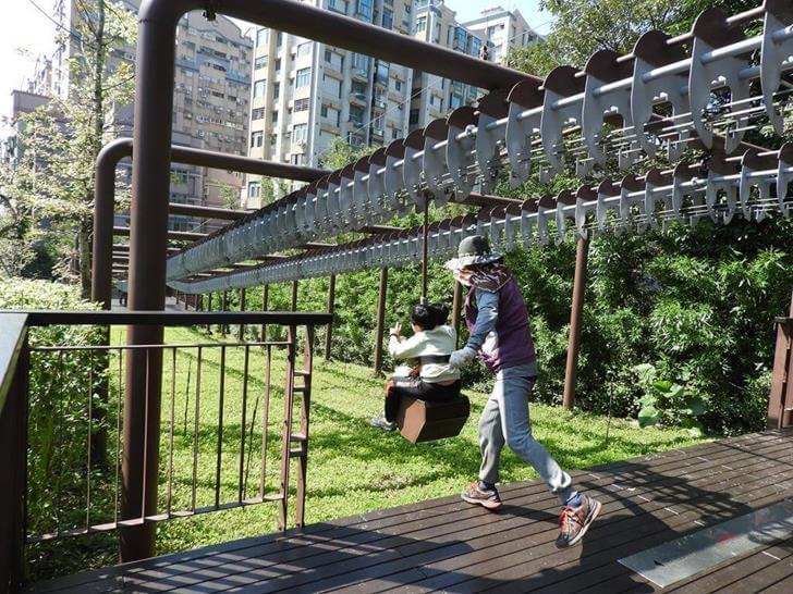 這長滑軌超刺激