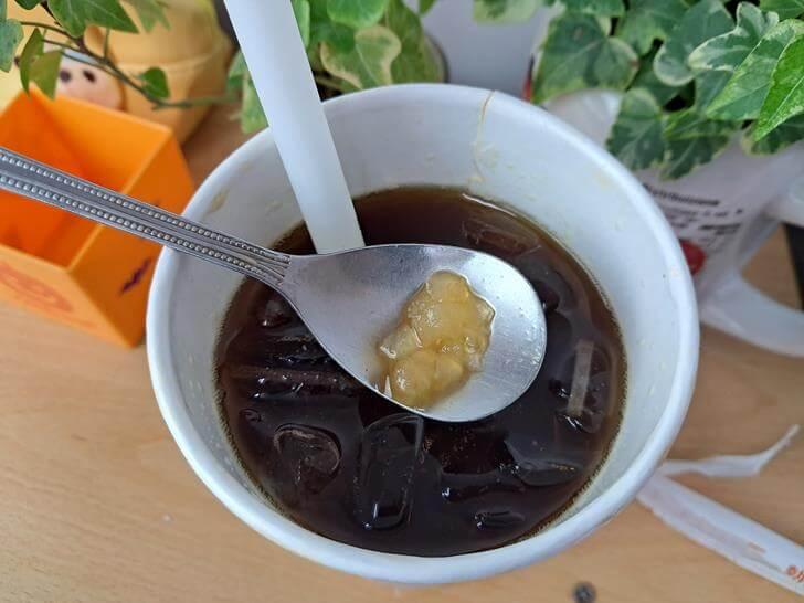 完熟蘋果氣泡咖啡是喝得到果肉的唷
