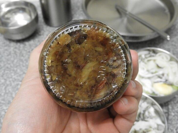 看看罐子底部