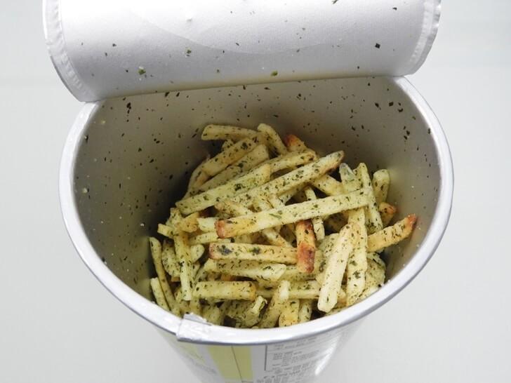 打開湖池屋洋芋條海苔鹽味上蓋