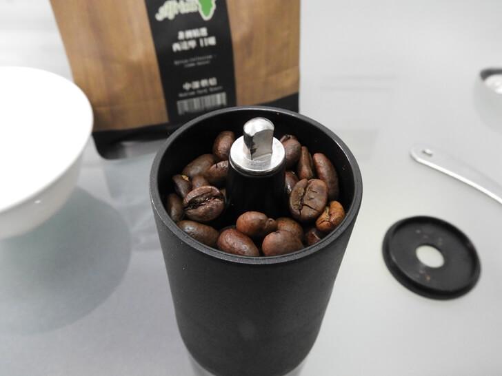 裝滿CUG 隨行精鋼磨豆機