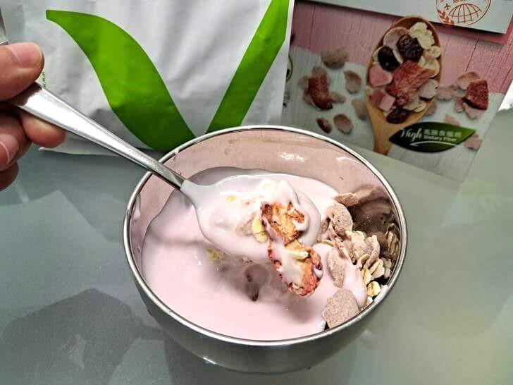 準備享用 vilson 米森乳酸菌草莓優格麥片