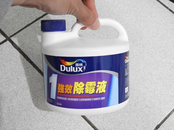 先用第一瓶強效除霉液
