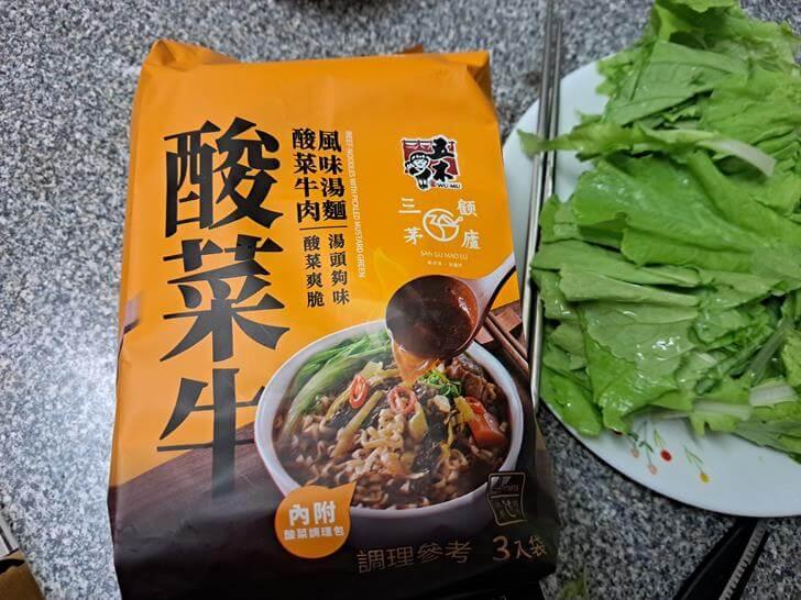 三顧茅廬酸菜牛肉風味湯麵包裝