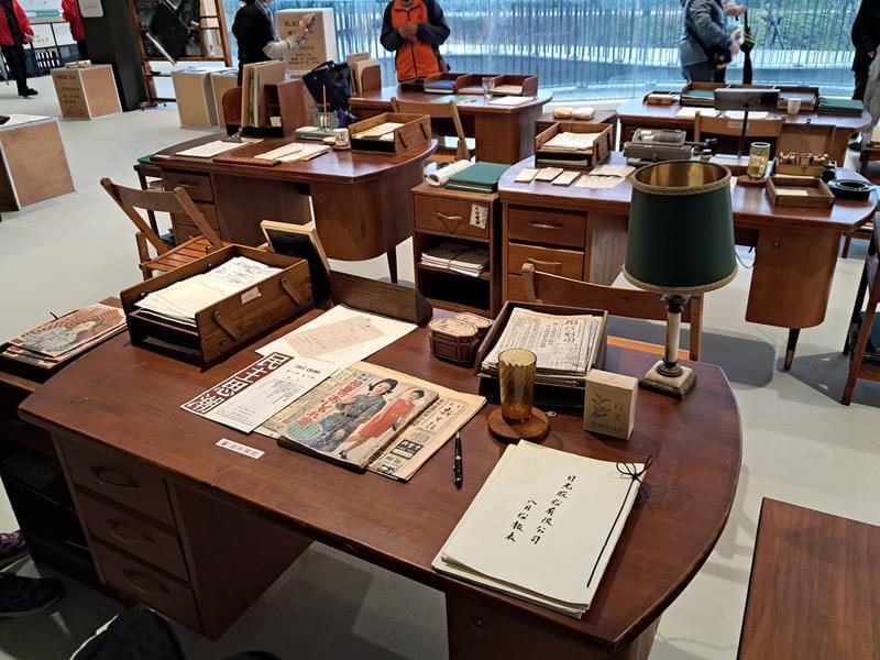幾乎把茶金劇中的辦公室搬過來展示
