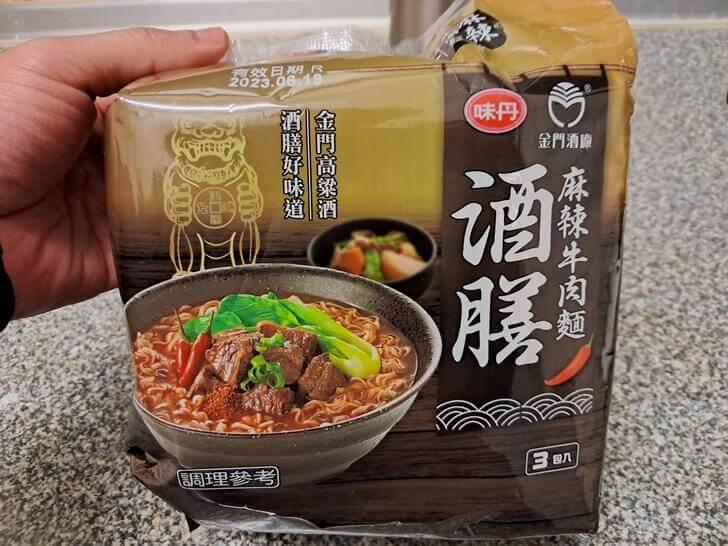 味丹酒膳麻辣牛肉麵包裝