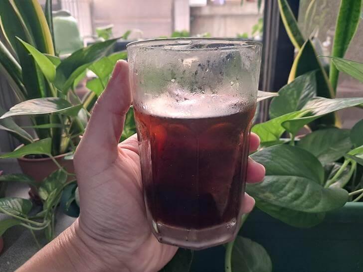 剛從冰箱拿出來的雀巢金牌冰萃研磨咖啡
