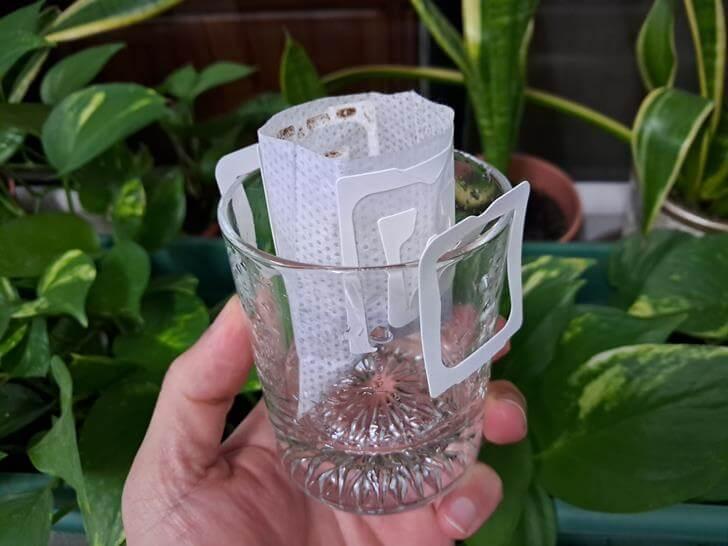 置入杯中準備沖熱水